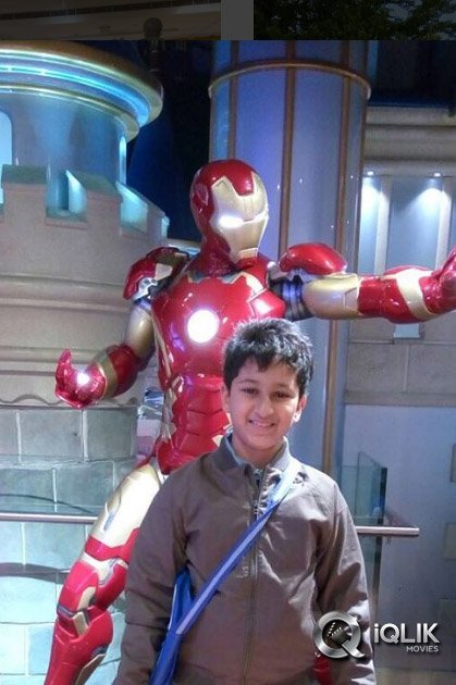 Mahesh-Babu-Family-London-Trip-Photos